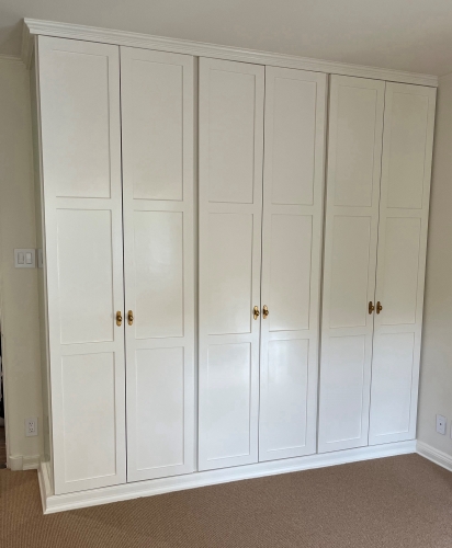 Customer photo of a Lundia closet in our Painted White finish